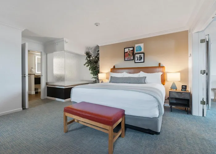 Cherry Tree Inn & Suites Traverse City