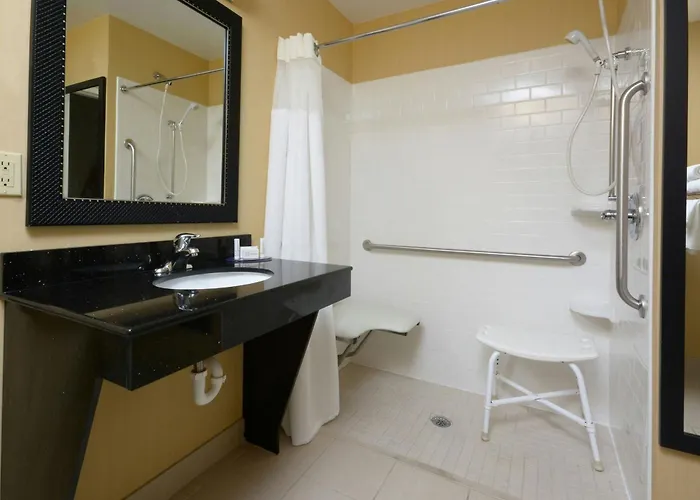 Fairfield Inn & Suites By Marriott Charlottesville North