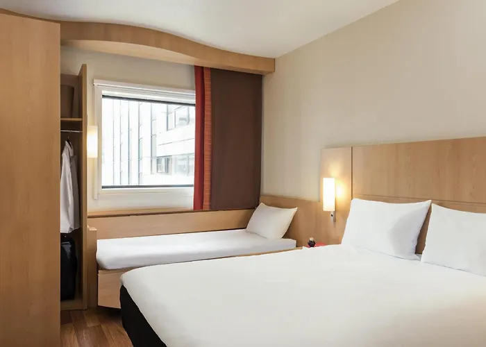 Hotel ibis Paris la Défense Esplanade à Courbevoie