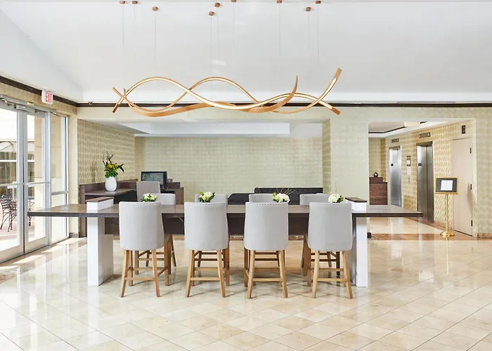 Doubletree By Hilton Dallas Market Center