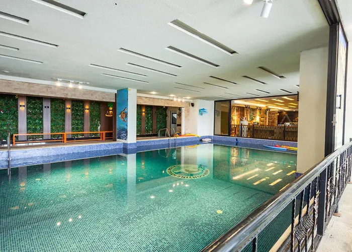 Dolphin Continental Hotel