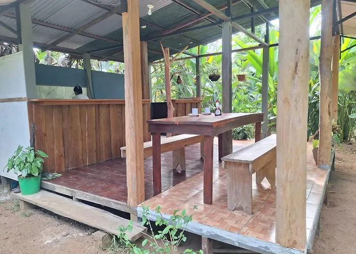 Cabinas Corcovado Green Parrot, Los Planes Drake