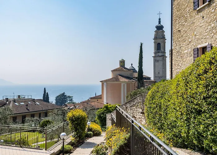 Residence Borgo Dei Limoni - Appartamenti con Garage Gargnano