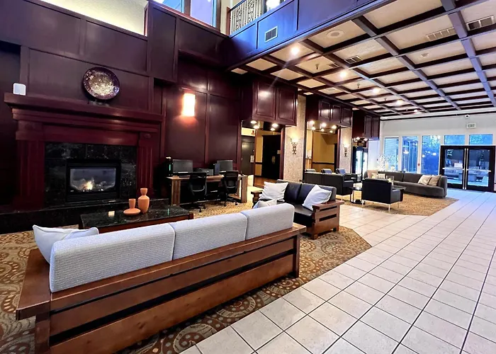 Ramada By Wyndham Tukwila Southcenter Hotel