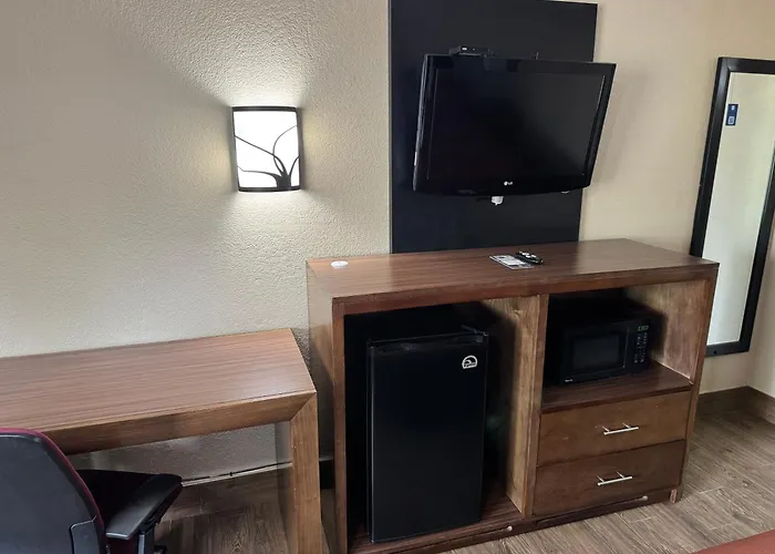 Super 8 By Wyndham Tulsa - Route 66 Hotel