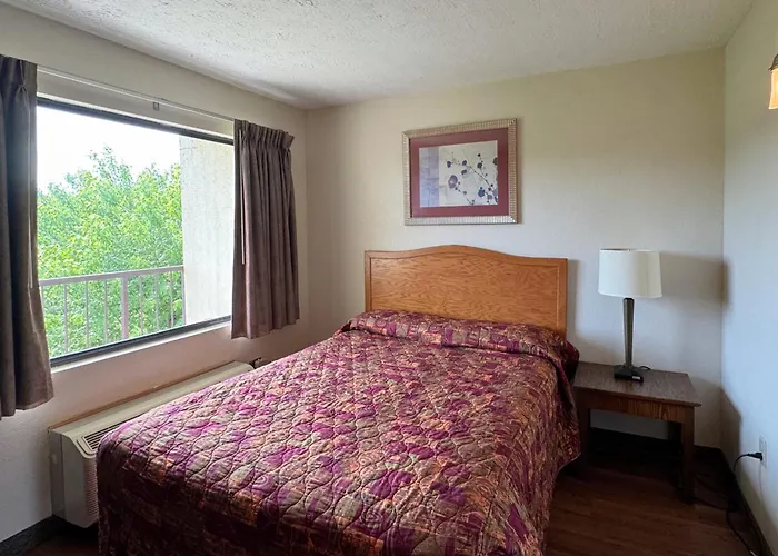 Landmark Inn