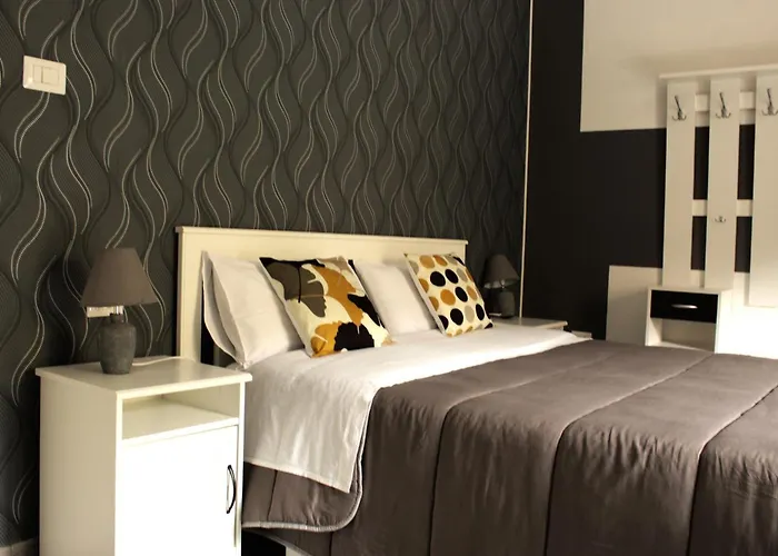 Chloe'S Rooms Cagliari