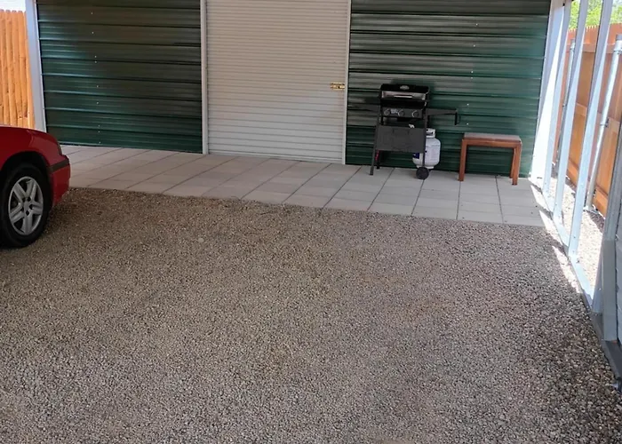 Quiet Upstairs Studio Close To Town 420 Friendly