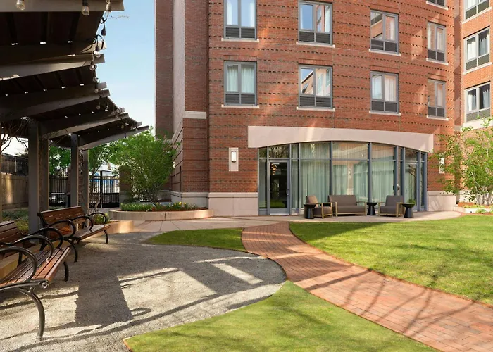 Courtyard By Marriott Boston Brookline Hotel