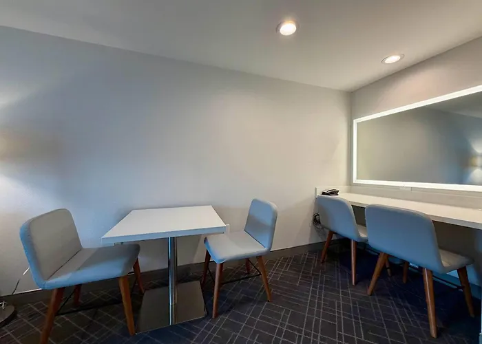Comfort Inn & Suites Sturbridge-Brimfield