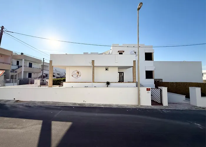 Donna Ginevra Rooms - A soli 300m dalla Spiaggia Lido Marini