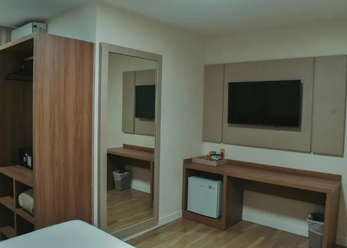 Lefel Hotel