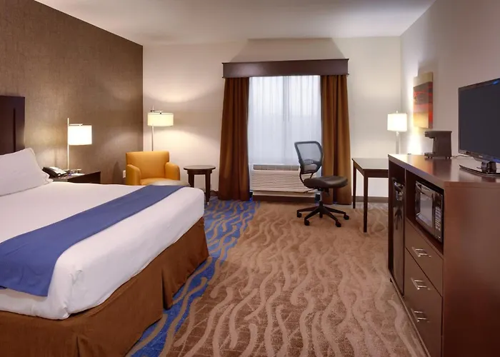 Holiday Inn Express & Suites Overland Park By Ihg