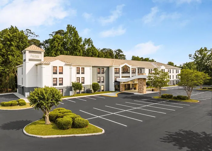 Lexington Inn And Suites