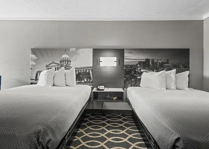 Super 8 By Wyndham Norman West Motel