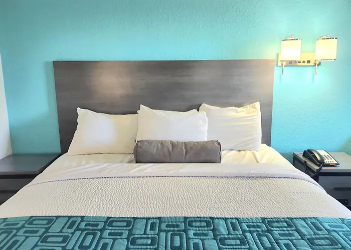 Howard Johnson By Wyndham Galveston