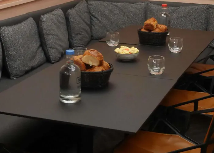 Hotel TRIBE Paris Batignolles