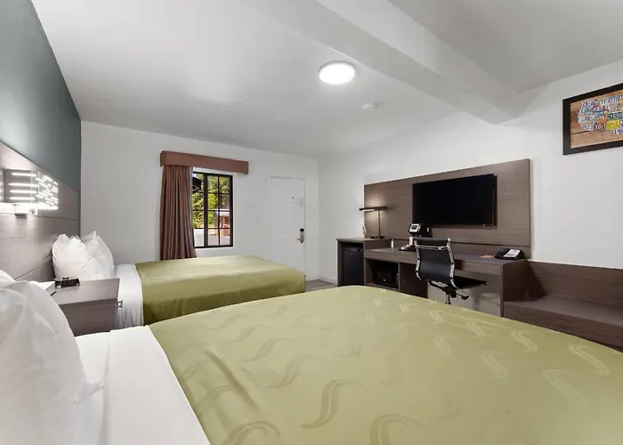Econo Lodge Inn & Suites Heavenly Village Area