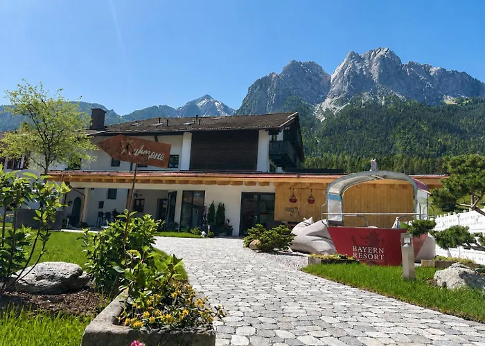 Bayern Resort Hotel - Adults only - mit Zugspitzblick - Eibsee-Nähe - Wellnessbereich - Naturpool im Sommer Grainau