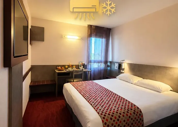 Brit Hotel Les Evens Saint-Saturnin 
