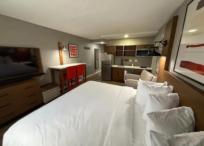 Ramada By Wyndham Albuquerque Midtown
