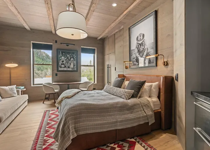 Independence Square 301, Great Hotel Room With Excellent Location & Rooftop Hot Tub