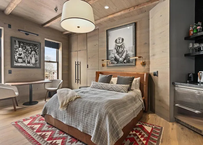 Independence Square 301, Great Hotel Room With Excellent Location & Rooftop Hot Tub