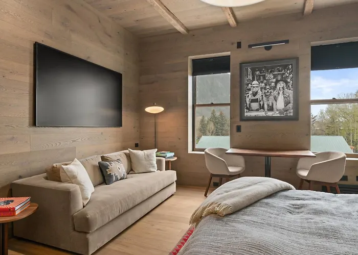 Independence Square 301, Great Hotel Room With Excellent Location & Rooftop Hot Tub