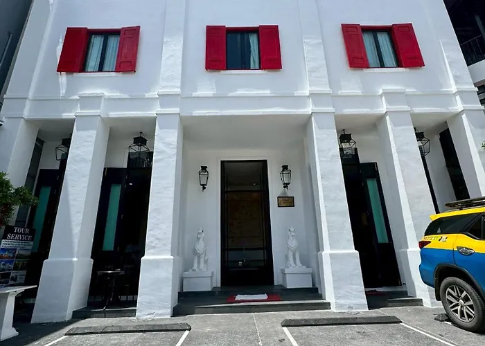 99 The Gallery Hotel