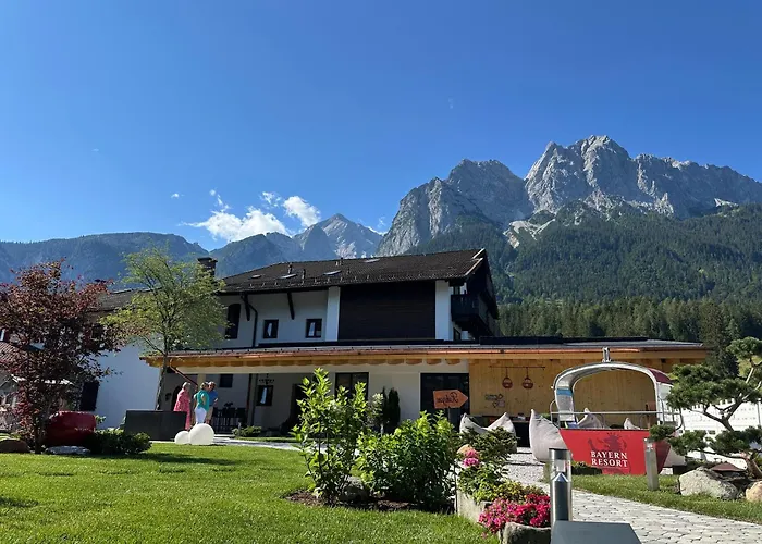 Bayern Resort Hotel - Adults only - mit Zugspitzblick - Eibsee-Nähe - Wellnessbereich - Naturpool im Sommer Grainau