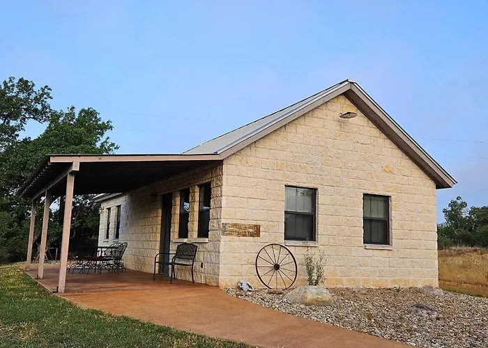 Breezy Hills Cottages - Moonlight Cottage Fredericksburg