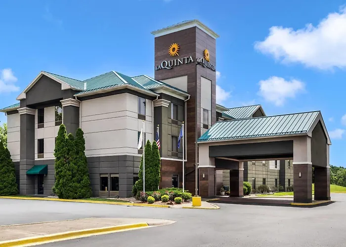 La Quinta Inn & Suites By Wyndham Louisville East