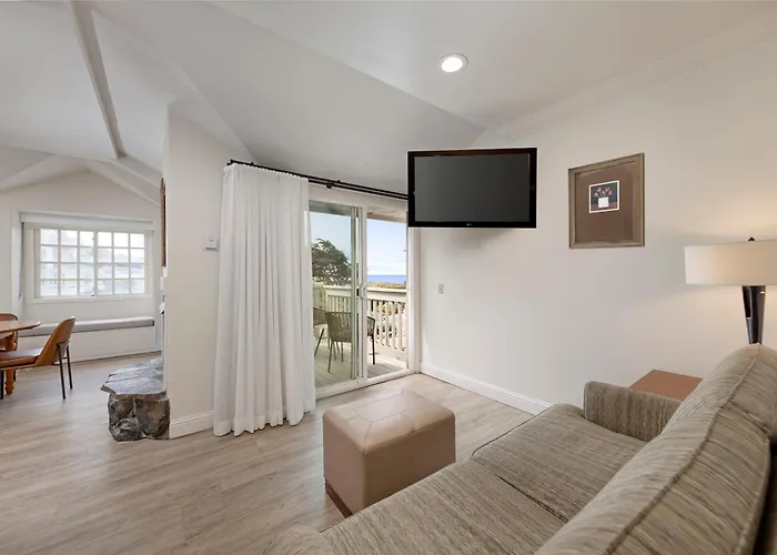 Pelican Inn & Suites