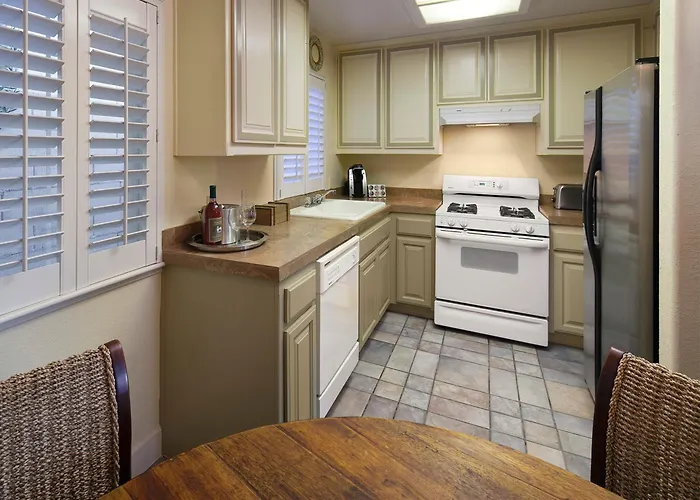 Pelican Inn & Suites