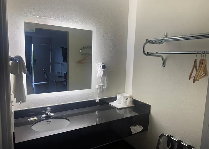 Travelodge By Wyndham Fort Myers North North Fort Myers