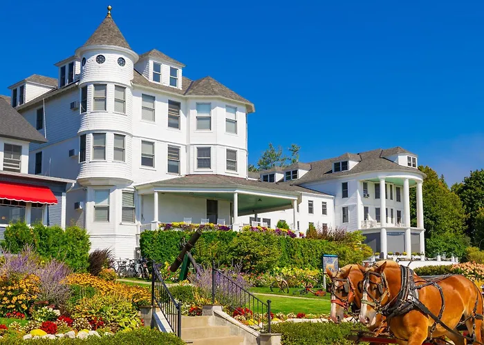 Island House Hotel
