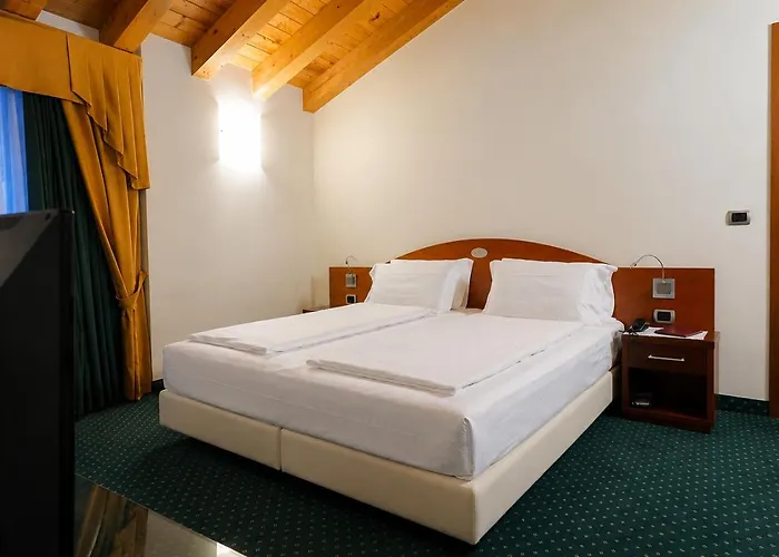 Hotel Capri Bardolino 3S