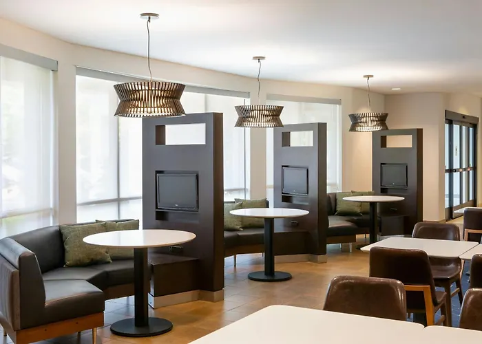 Courtyard By Marriott Madison West / Middleton Hotel