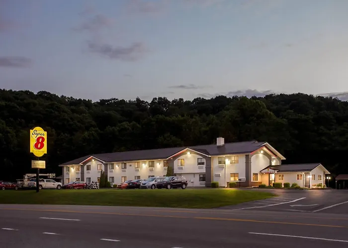 Super 8 By Wyndham Elkins Hotel