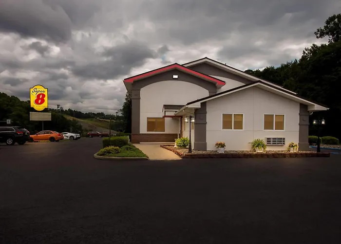 Super 8 By Wyndham Elkins Hotel