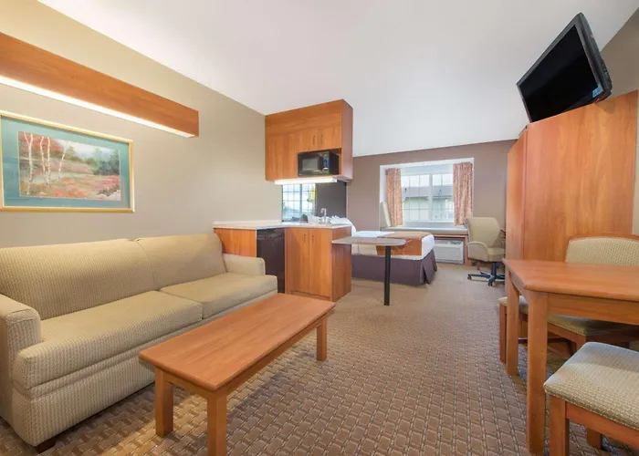 Microtel Inn & Suites Raton