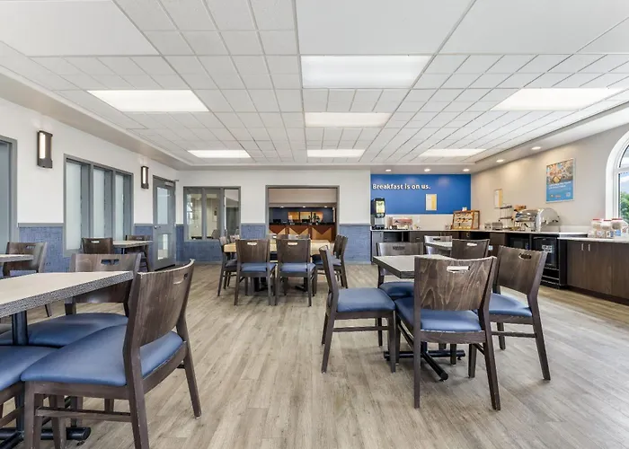 Days Inn & Suites By Wyndham Thunder Bay