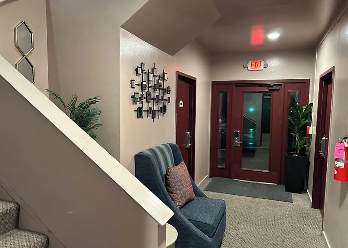 Inn of the Dove: Romantic Luxury Suites with Jacuzzi & Fireplace Harrisburg