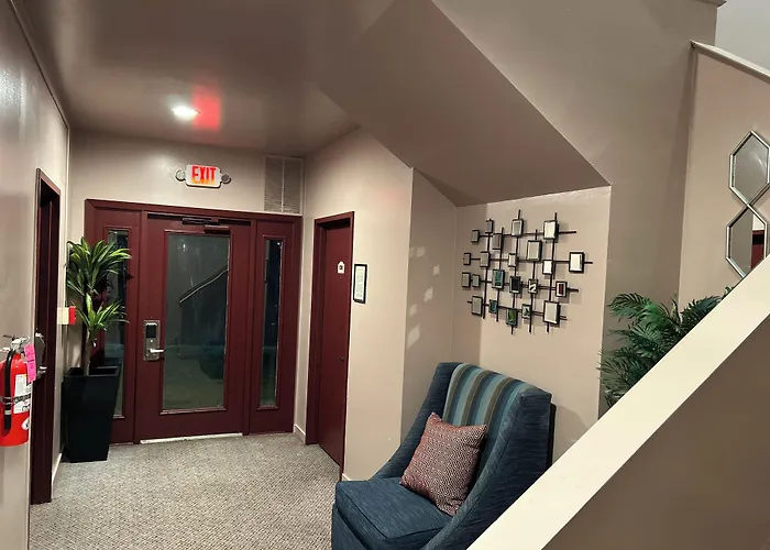 Inn of the Dove: Romantic Luxury Suites with Jacuzzi & Fireplace Harrisburg