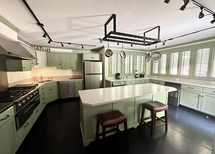 Kanuga Inn & Lodging Hendersonville