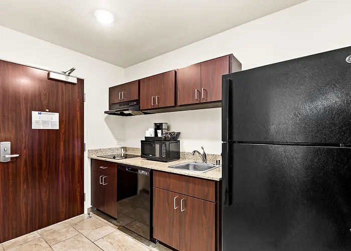 Cobblestone Hotel & Suites