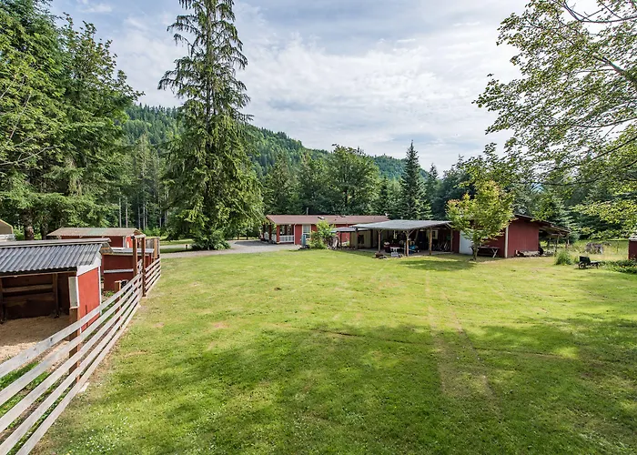 Emerald Valley Inn
