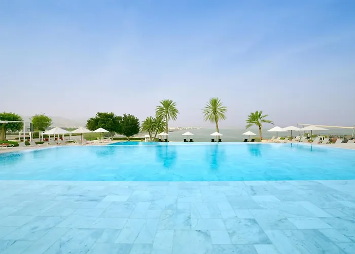 Crowne Plaza Muscat By Ihg Hotel