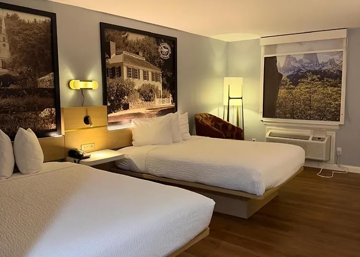 Super 8 By Wyndham Sturbridge Hotel