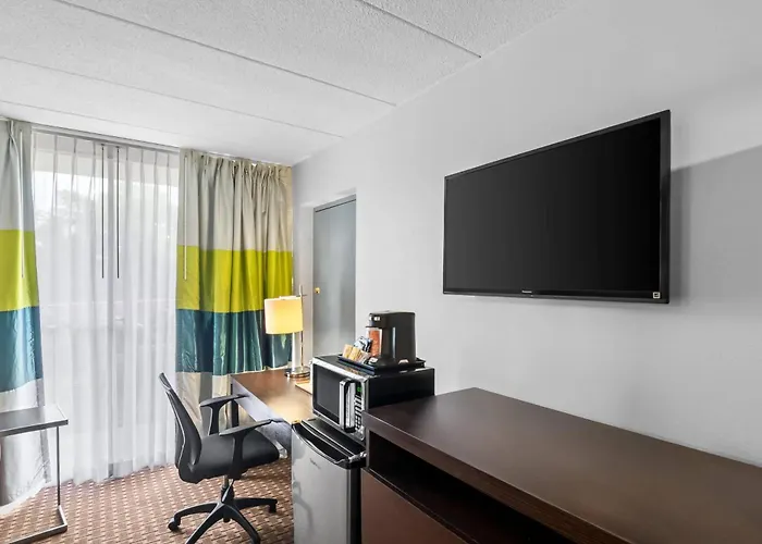 Quality Inn West Springfield